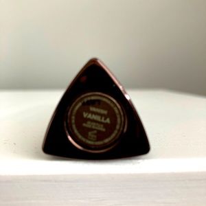 Hourglass foundation